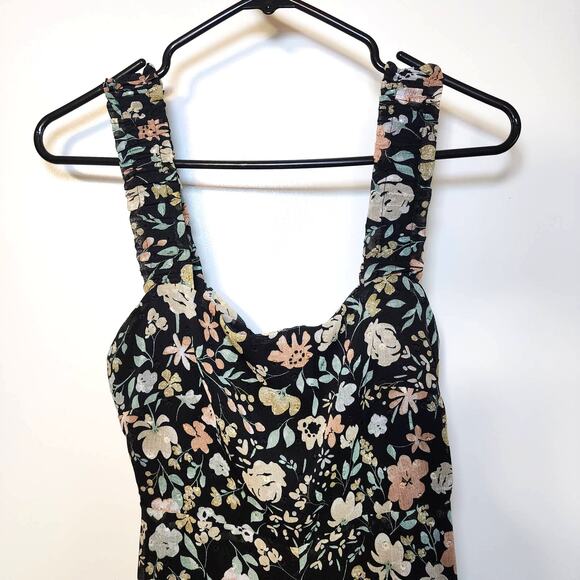 Stylish Black Floral Romper - Open Back, Lightweight, Spring/Summer Fashion, SzM - Picture 2 of 9